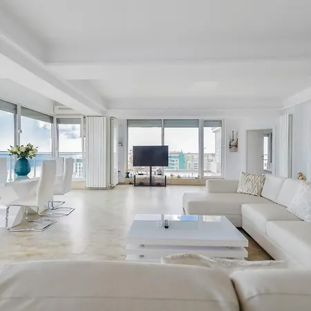 Sea View Penthouse Apartment Mamaia