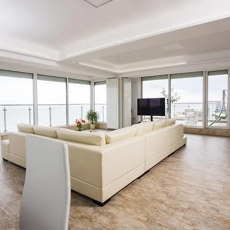 Sea View Penthouse Apartment Mamaia